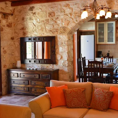 Julieta Stone Villa Antipata