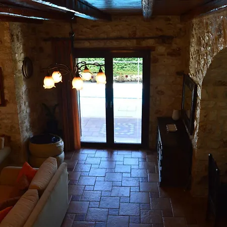 Julieta Stone Villa Antipata