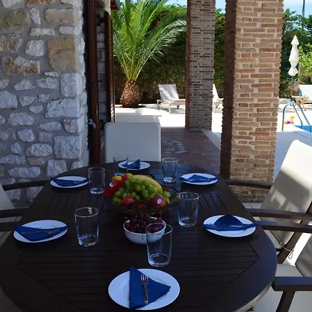 Julieta Stone Villa Antipata